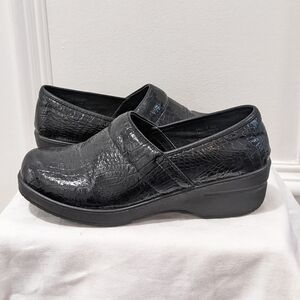 Leather clogs by Cushion Aire